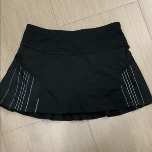 Lululemon black skirt size 4